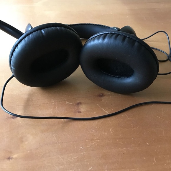 Plantronics Wired Headset With Mic. - Picture 5 of 6